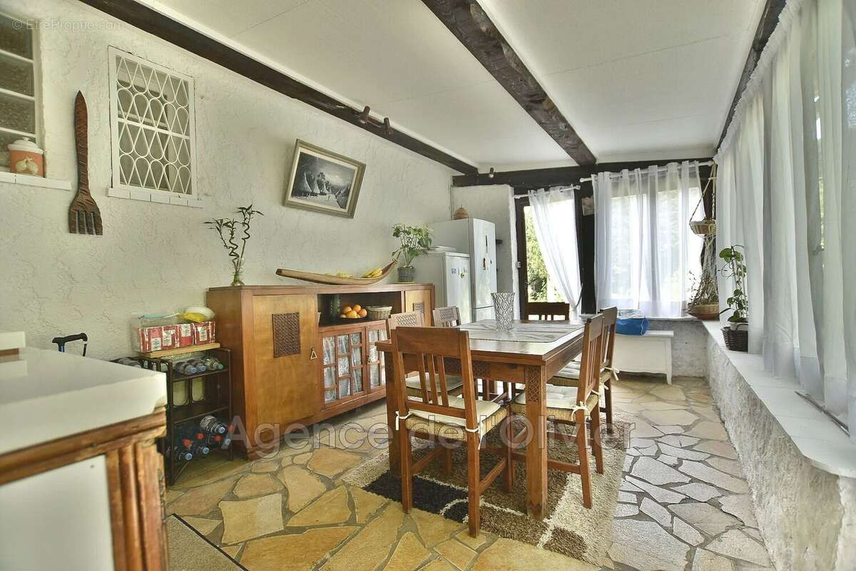 Maison à VALBONNE