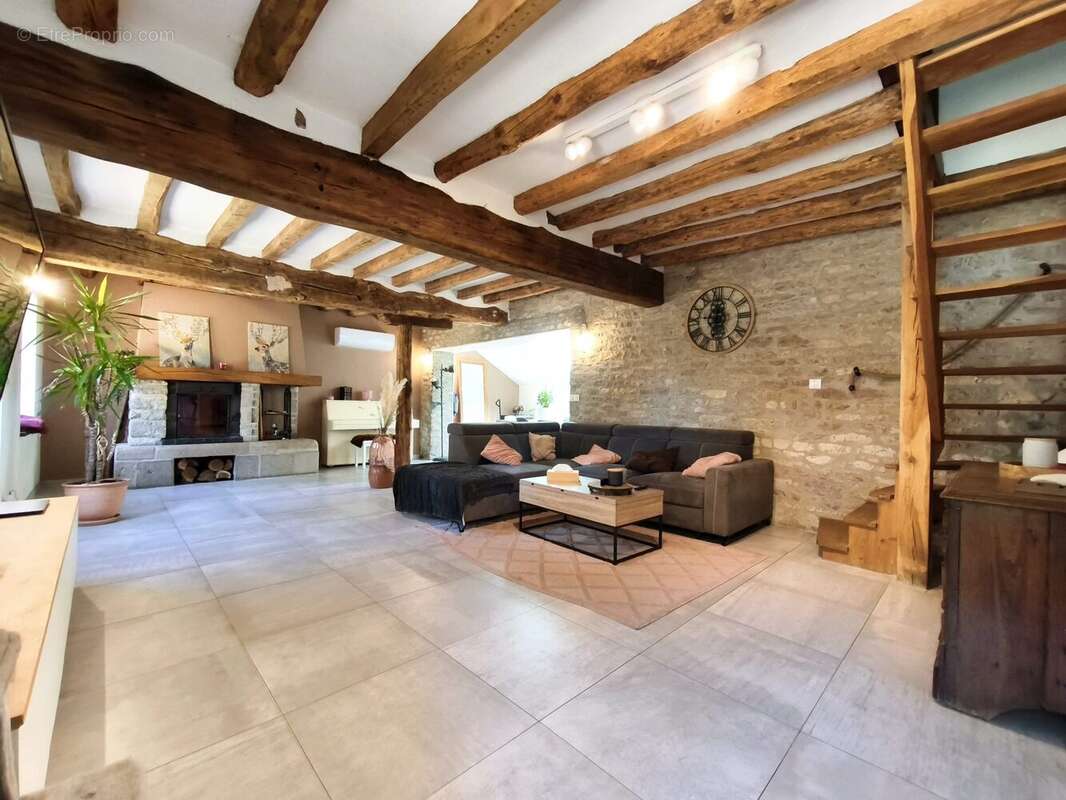 Maison à SAINT-MARTIN-D'ABBAT