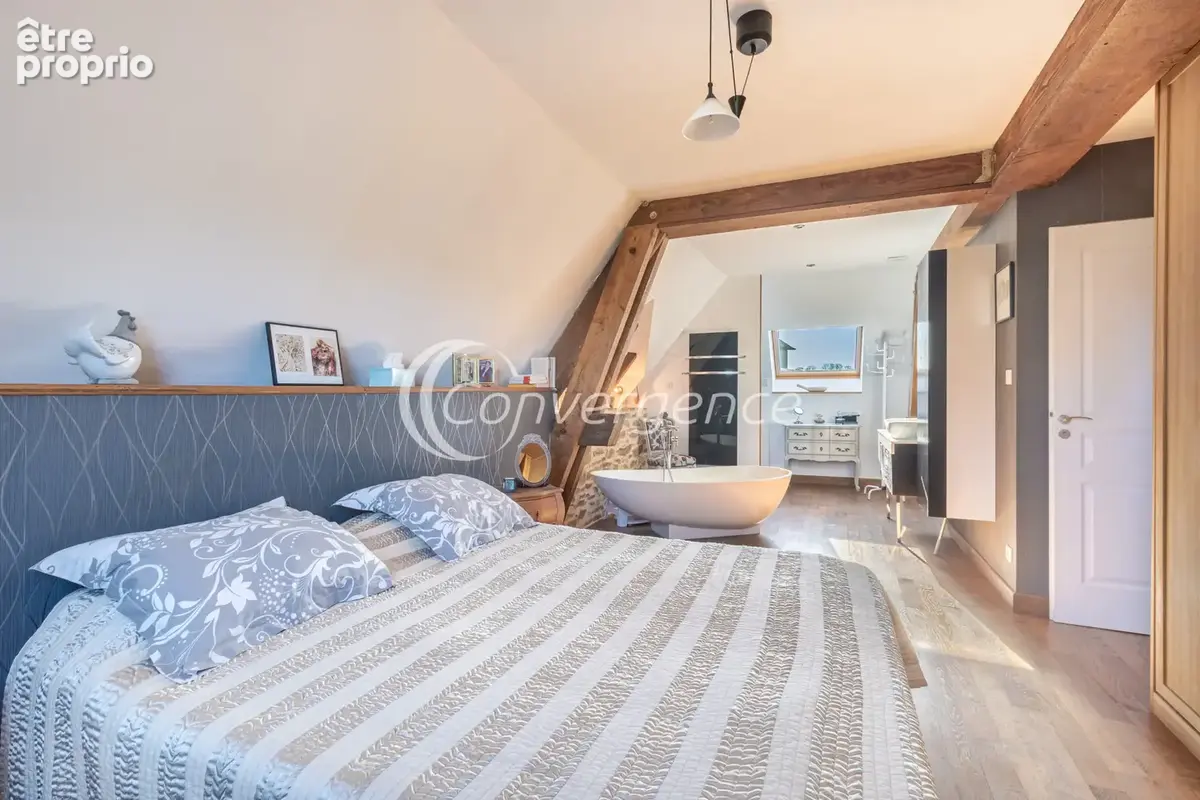 Grange rénovée de 204 m2 et gîte T3 indépendant de 72 m2 - photo 11