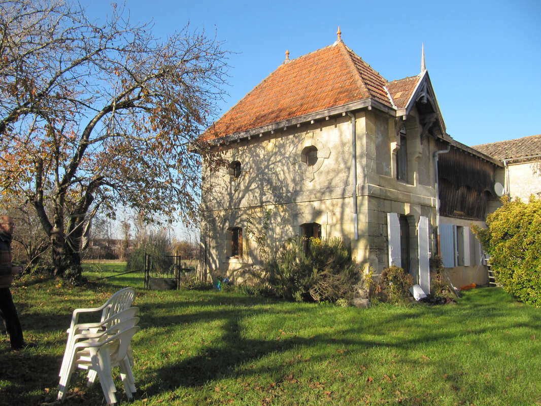 Appartement à PRIGNAC-ET-MARCAMPS