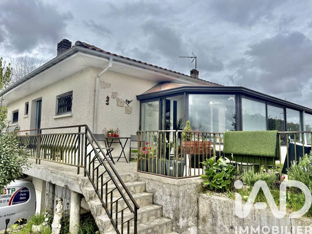 Photo 1 - Maison à LE TAILLAN-MEDOC