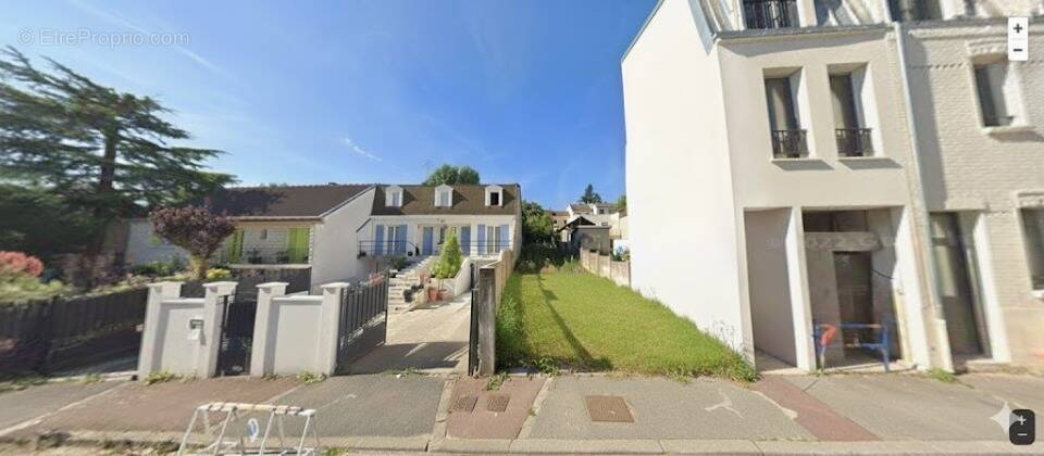 Terrain à FONTENAY-SOUS-BOIS