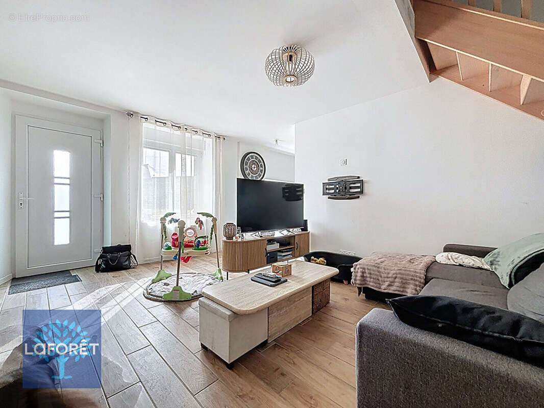 Maison à LOUVIGNE-DU-DESERT