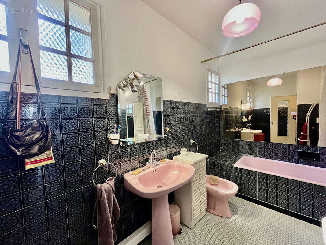 Secteur CASTELMORON-SUR-LOT, dans un secteur résidentiel à proximité des commerces, cette maison vous offre pas moins de 179,31  - photo 14