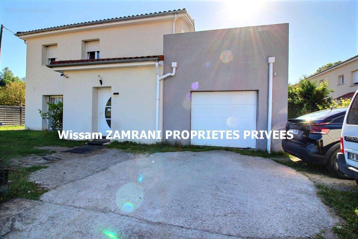 Maison à LE CHAMBON-FEUGEROLLES