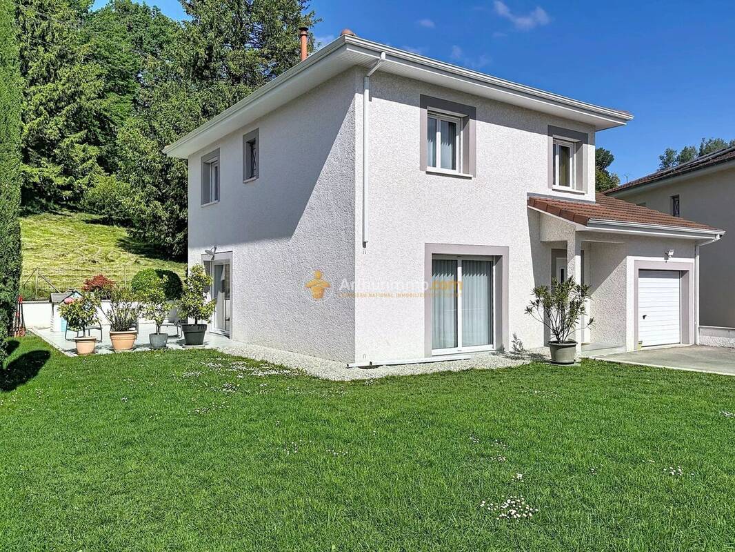Maison à NIVOLAS-VERMELLE