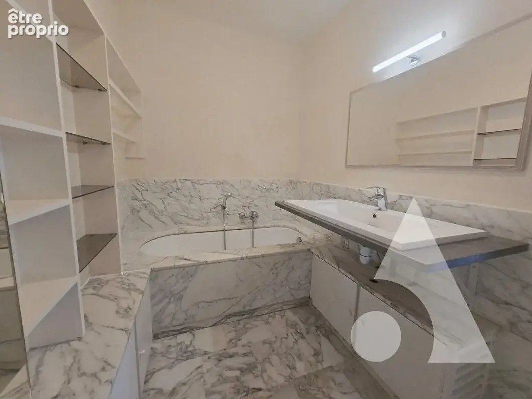 Saint-Raphaël  4 p - 104,65 m²  carrez-  Beaux volumes, lumineux, CV à pied - photo 15