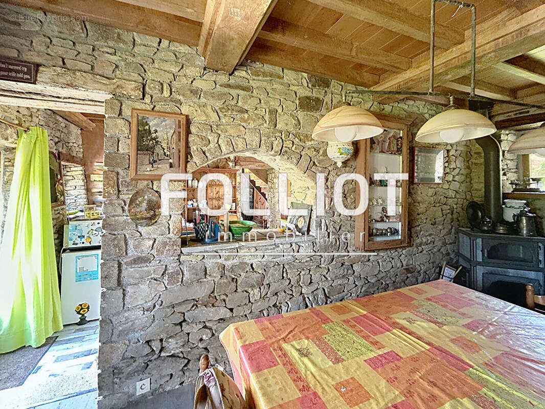 Charmante maison en pierre à vendre à Bacilly - 7 pièces, 110m² - photo 5