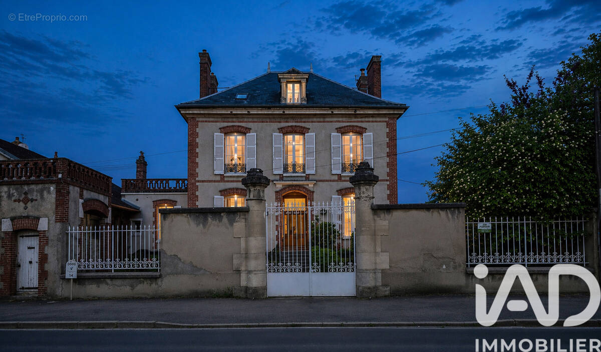 Photo 1 - Maison à PONT-SUR-YONNE