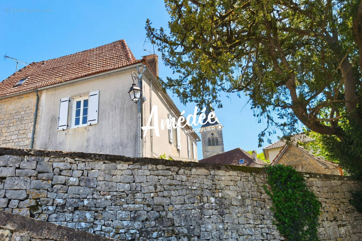 Maison à MAYRINHAC-LENTOUR