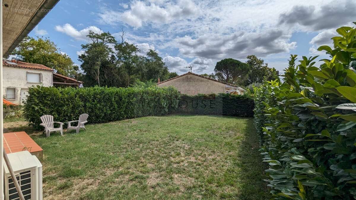 Commerce à ROQUETTES