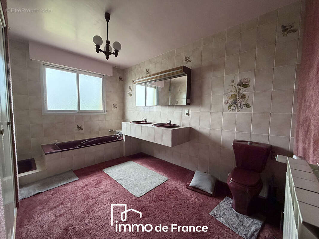 Sainte Radegonde, Grande Maison familiale - Parcelle de 931 m² - photo 6