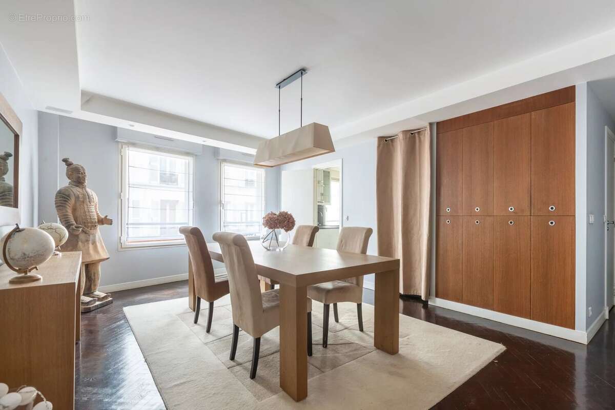 Appartement à PARIS-7E