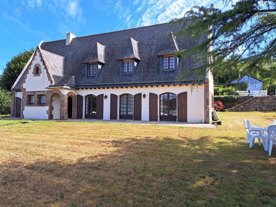 Maison à LA ROCHE-DERRIEN