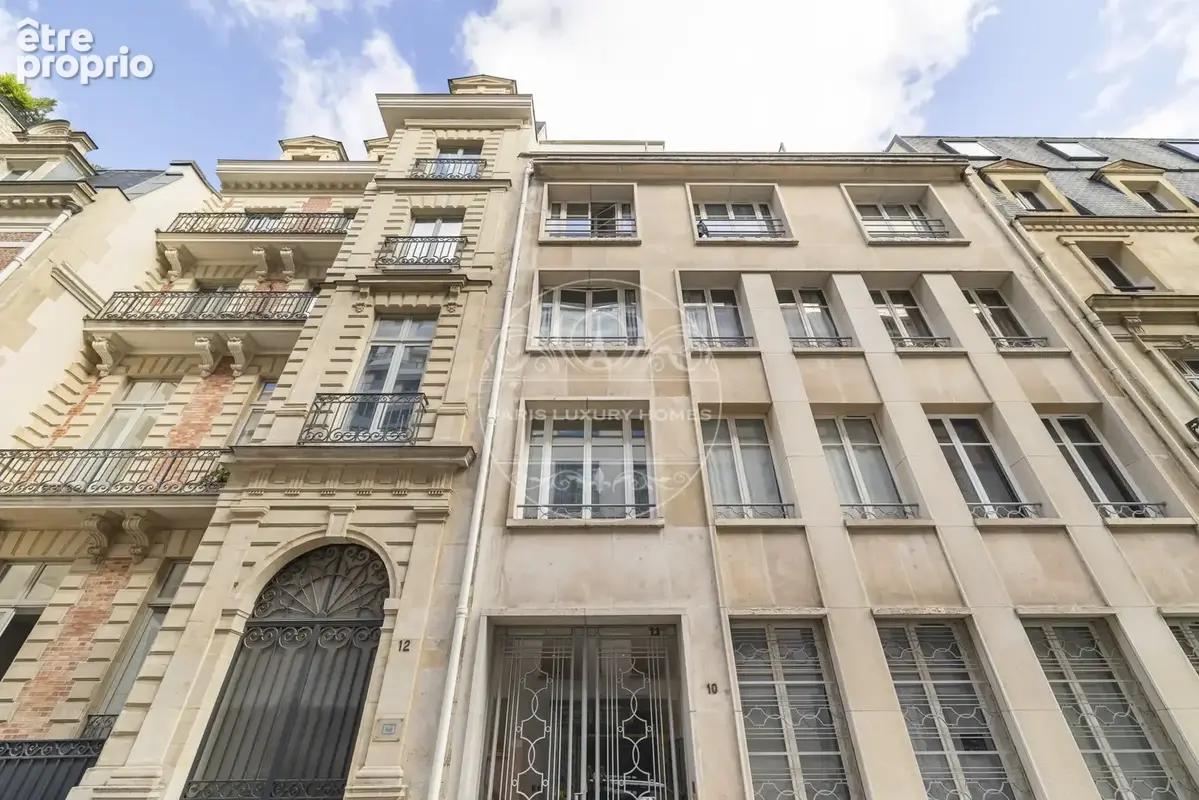 Appartement à PARIS-8E