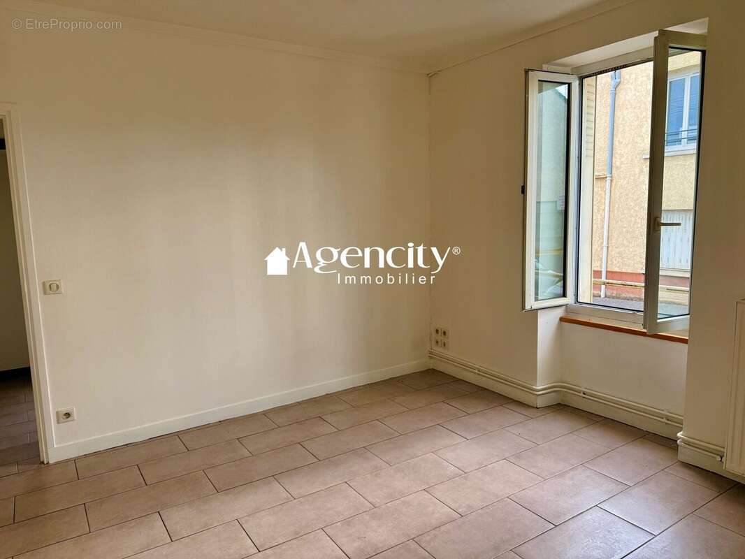 Séjour - Appartement à PONTAULT-COMBAULT