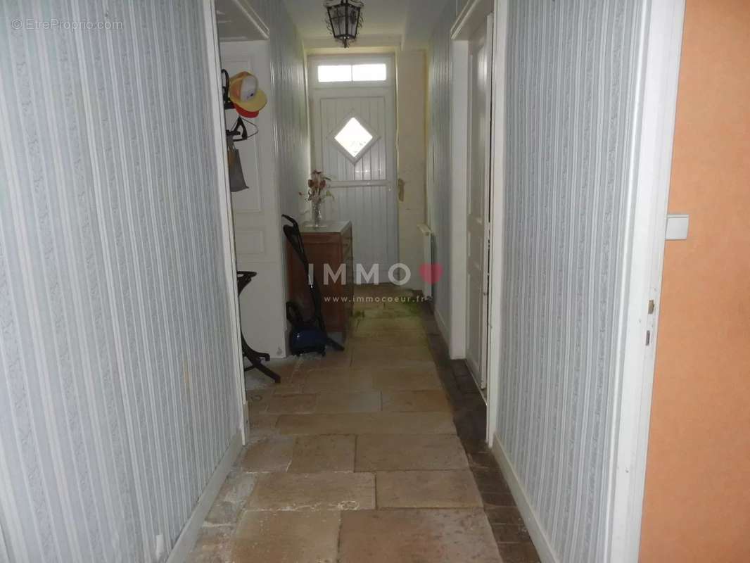 Maison à SAINTE-NEOMAYE