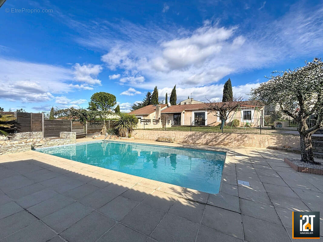 Maison à LA CALMETTE