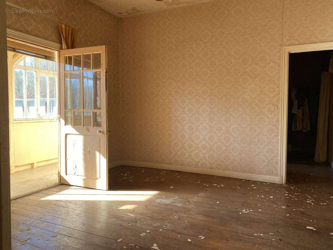 Maison à EYMOUTIERS