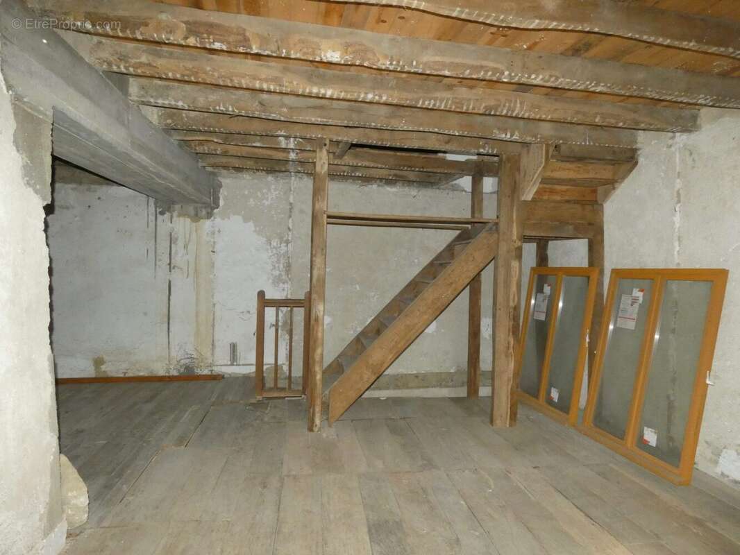 Maison à SAINT-MEDARD-LA-ROCHETTE