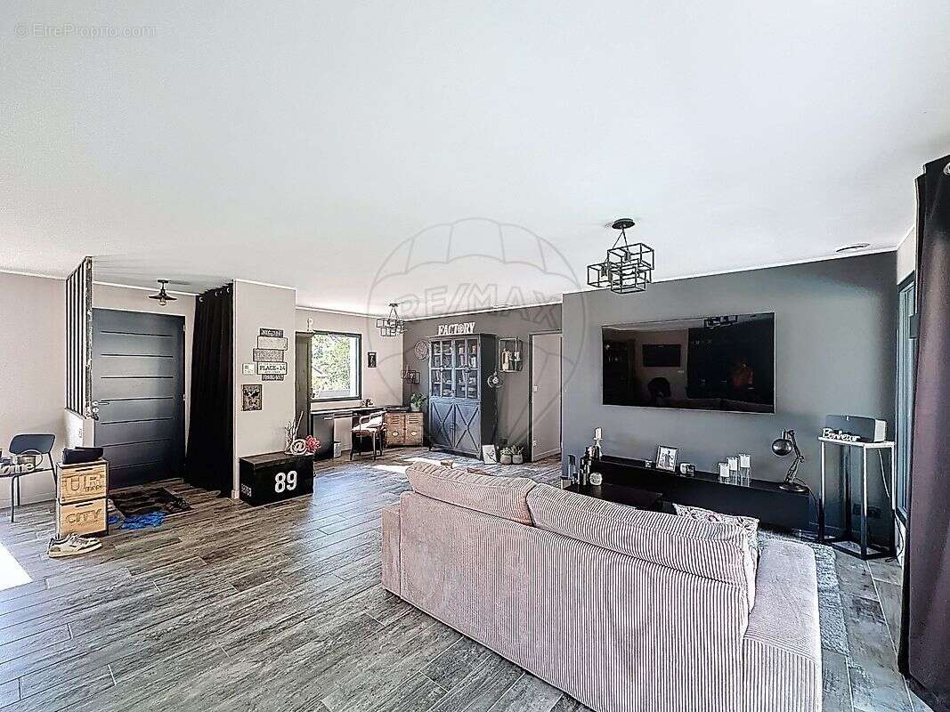 Maison à LA CALMETTE