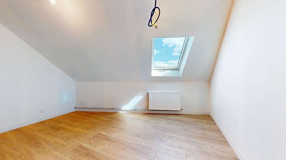 A vendre - maison à reims avec 4 chambres et petit extérieur - photo 11