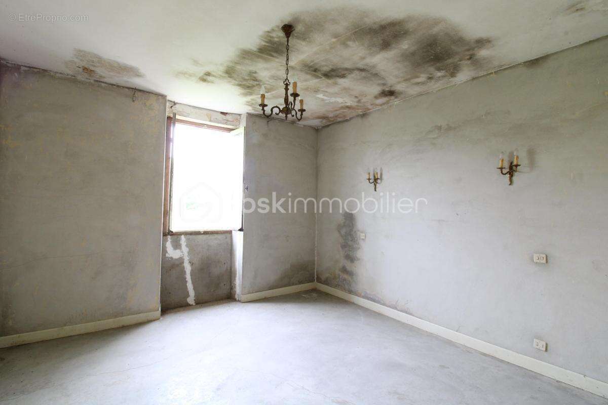 Maison à rénover avec dépendances - photo 7