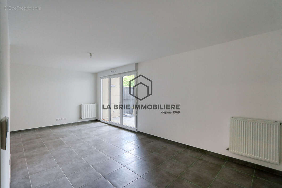 Appartement à EMERAINVILLE