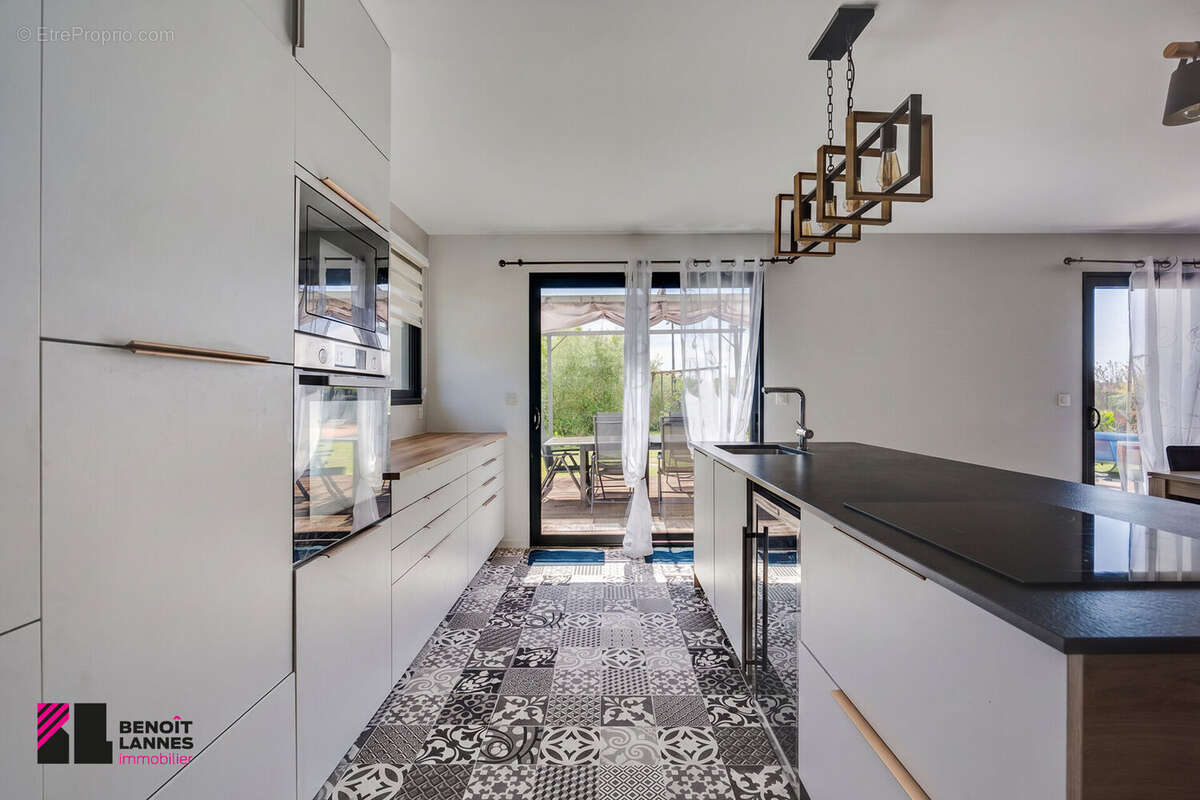 Maison 165 m² à La Salvetat-Saint-Gilles  - photo 4