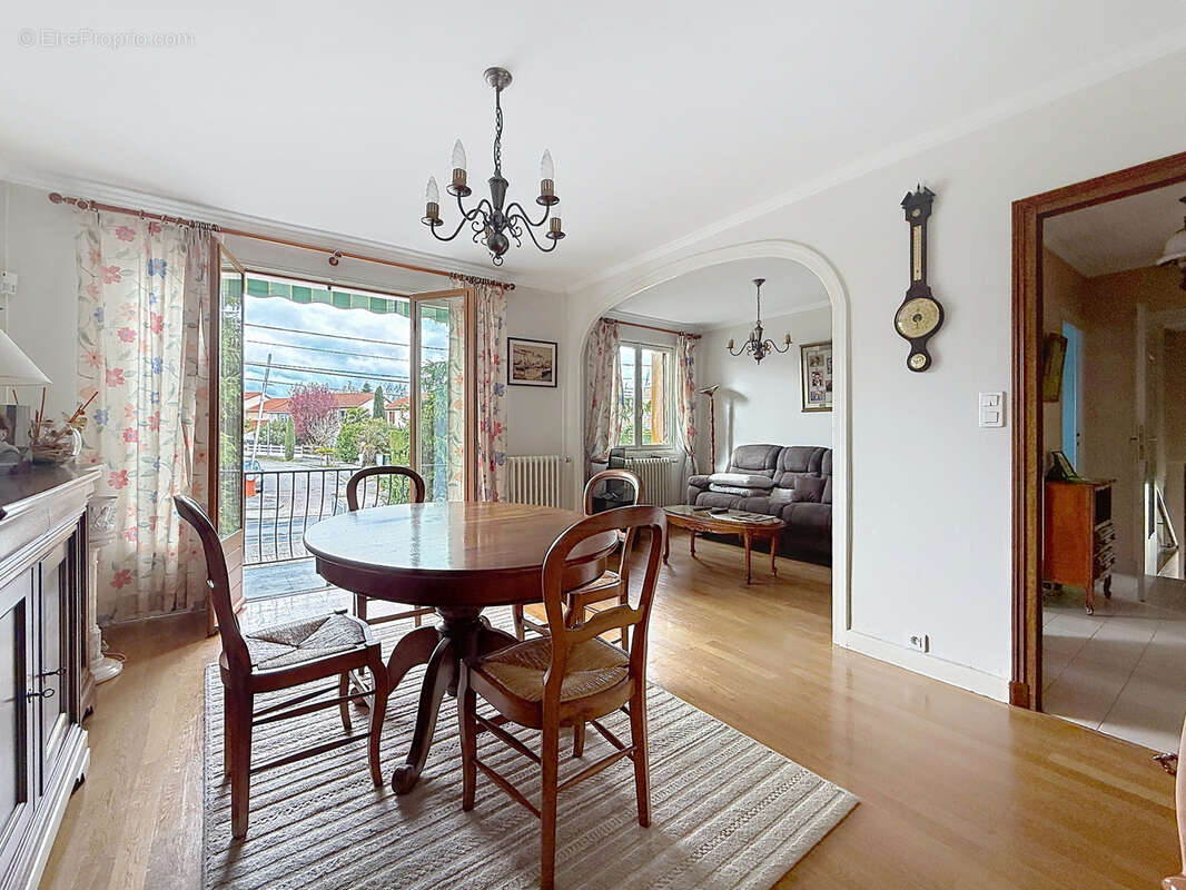 Maison à SAINT-GENIS-LAVAL