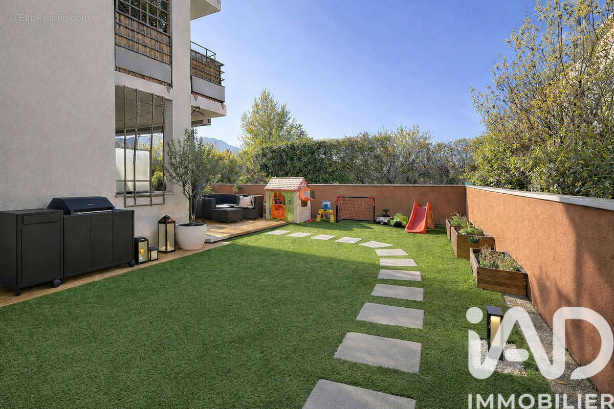 Photo 2 - Appartement à SAINT-MARTIN-D'HERES