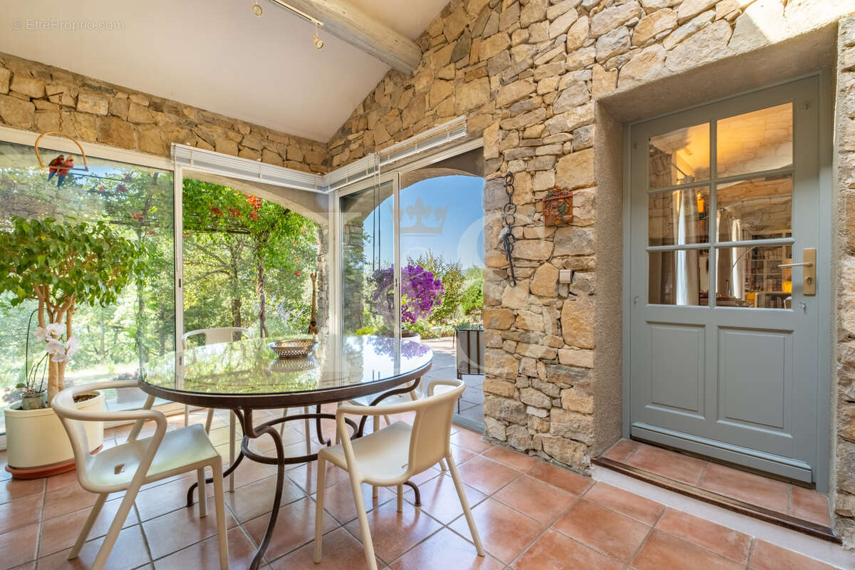 Maison à ENTRECHAUX