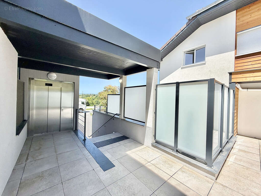 Appartement à CRANVES-SALES