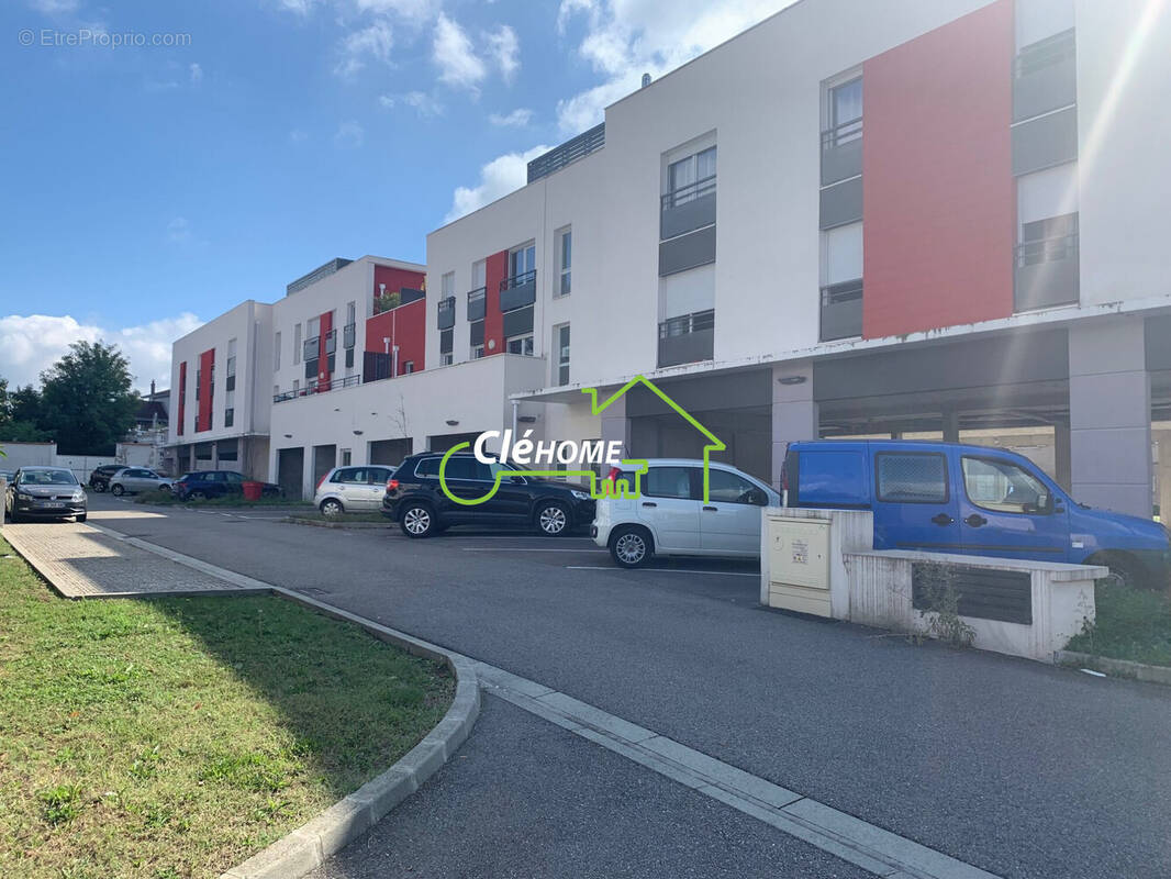 Commerce à LENTILLY