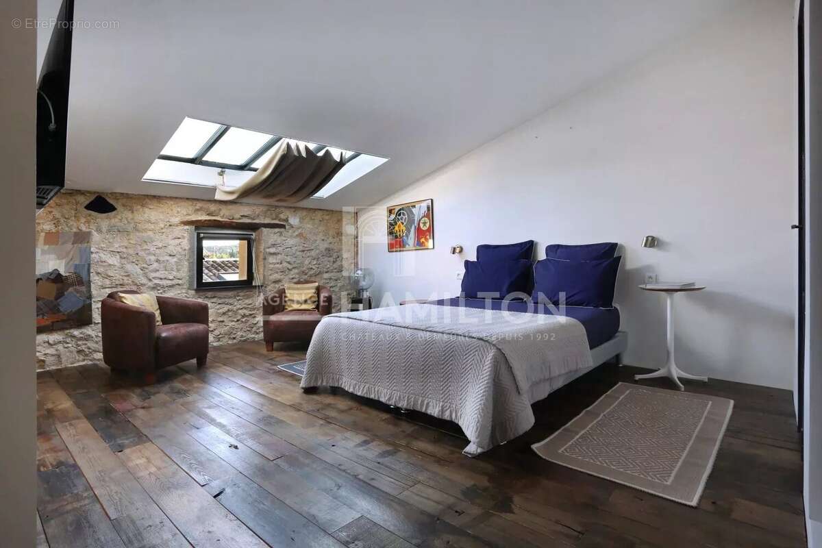 Maison à VALBONNE