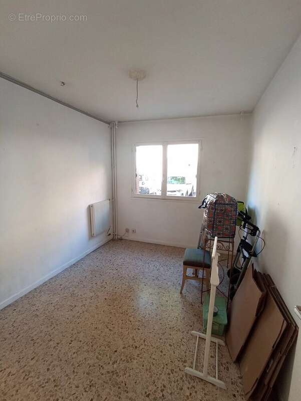 Appartement à SAINT-LAURENT-DU-VAR