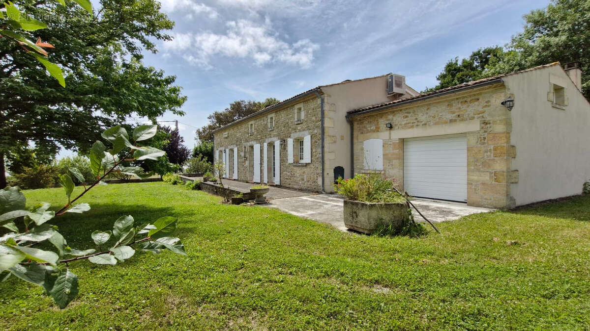Maison à CHENAC-SAINT-SEURIN-D&#039;UZET
