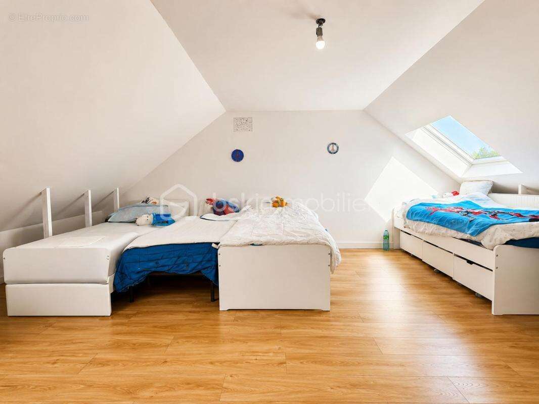 Maison familiale 5 pièces - 85 m ² habitables - Terrain de 216 m² - Combles aménagés de 27 m² - Jardin sans vis-à-vis - photo 14