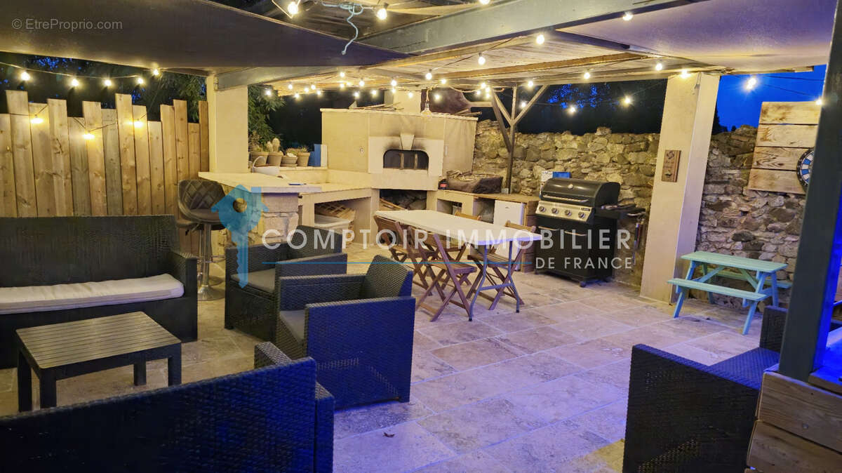 ENTRE UZES ET BAGNOLS SUR CEZE : Villa récente 4 chambres avec garage et petite piscine - photo 12