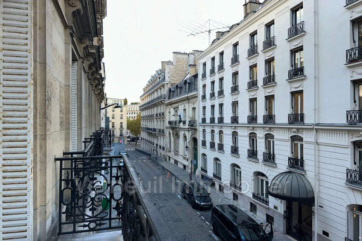 Appartement à PARIS-8E