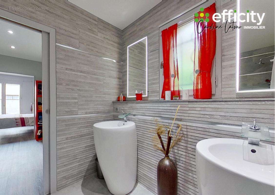 Maison à MONTROND-LES-BAINS