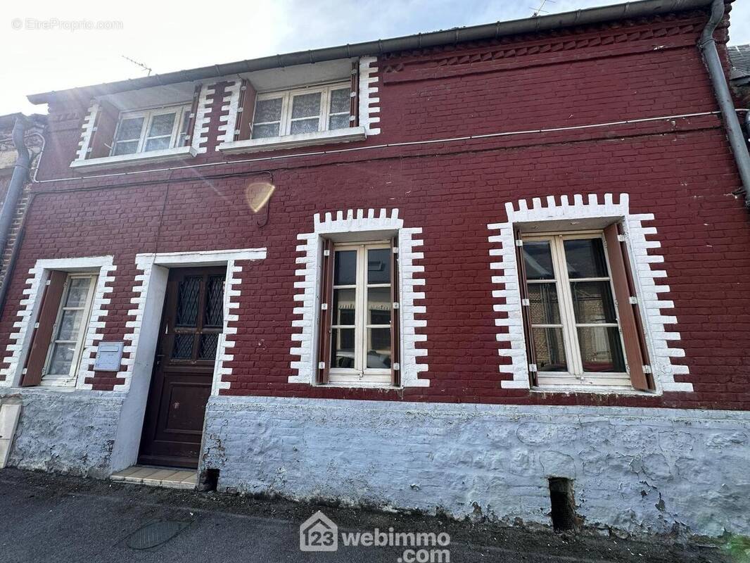 Maison avec beaucoup de potentiel d&#039;une surface habitable de 103 m² - Maison à CRECY-SUR-SERRE