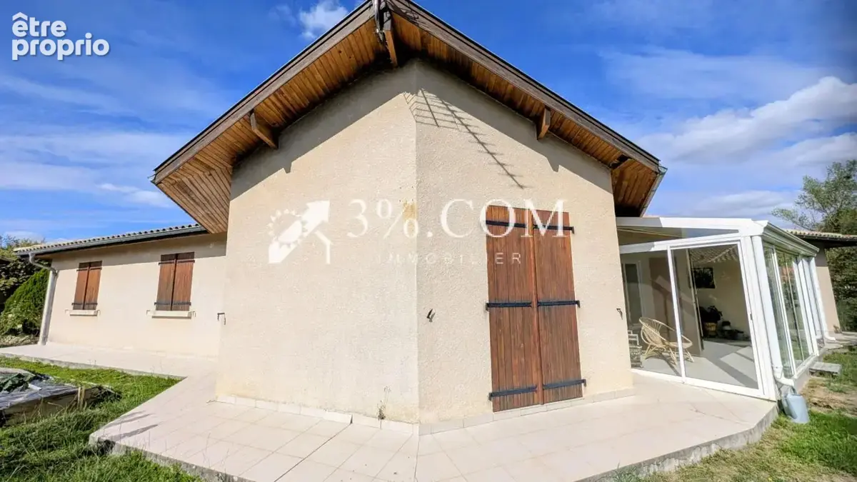 Maison de plain-pied avec 4 chambres, véranda et double gara - photo 2