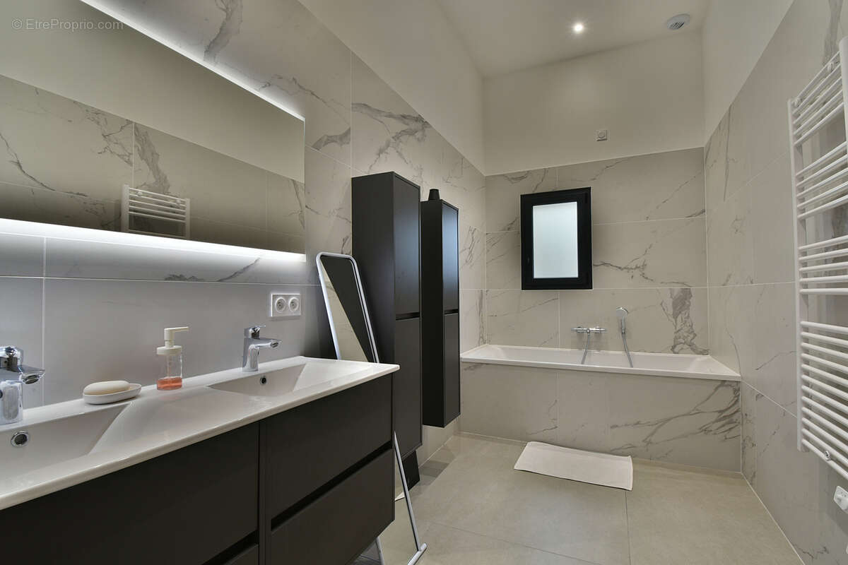 Maison à REVENTIN-VAUGRIS