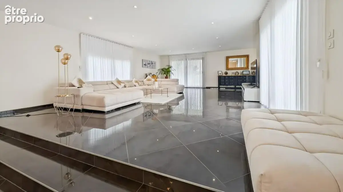Grande maison de plain-pied avec garage et piscine - photo 4
