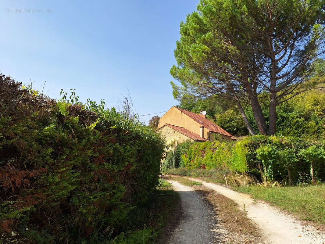 Maison à SAINT-POMPONT