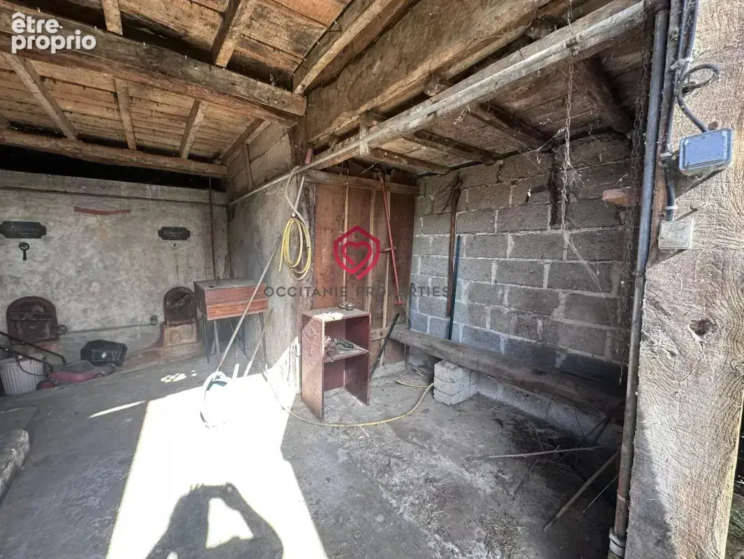 Propriété de caractère à rénover avec dépendances - photo 23