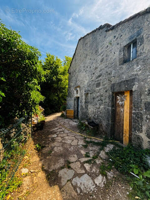 Maison en pierre 2 pièces 52m2 avec jardin - photo 2