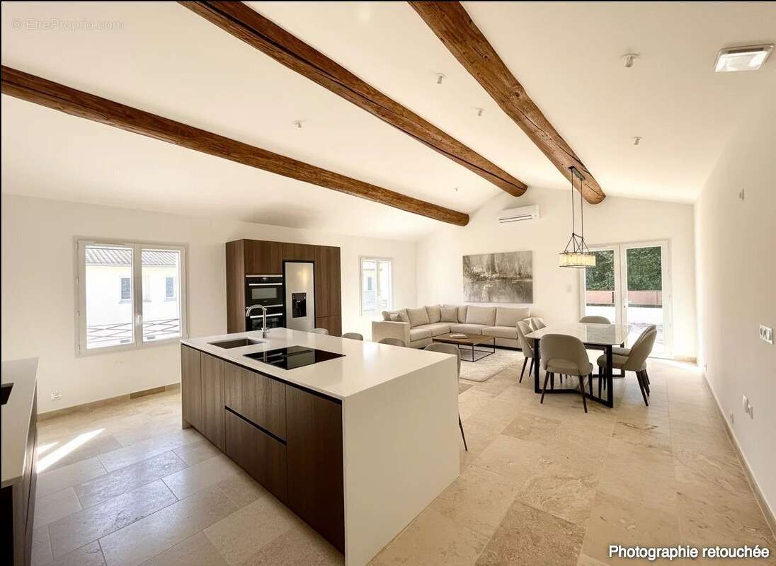 Appartement à JONQUIERES-SAINT-VINCENT