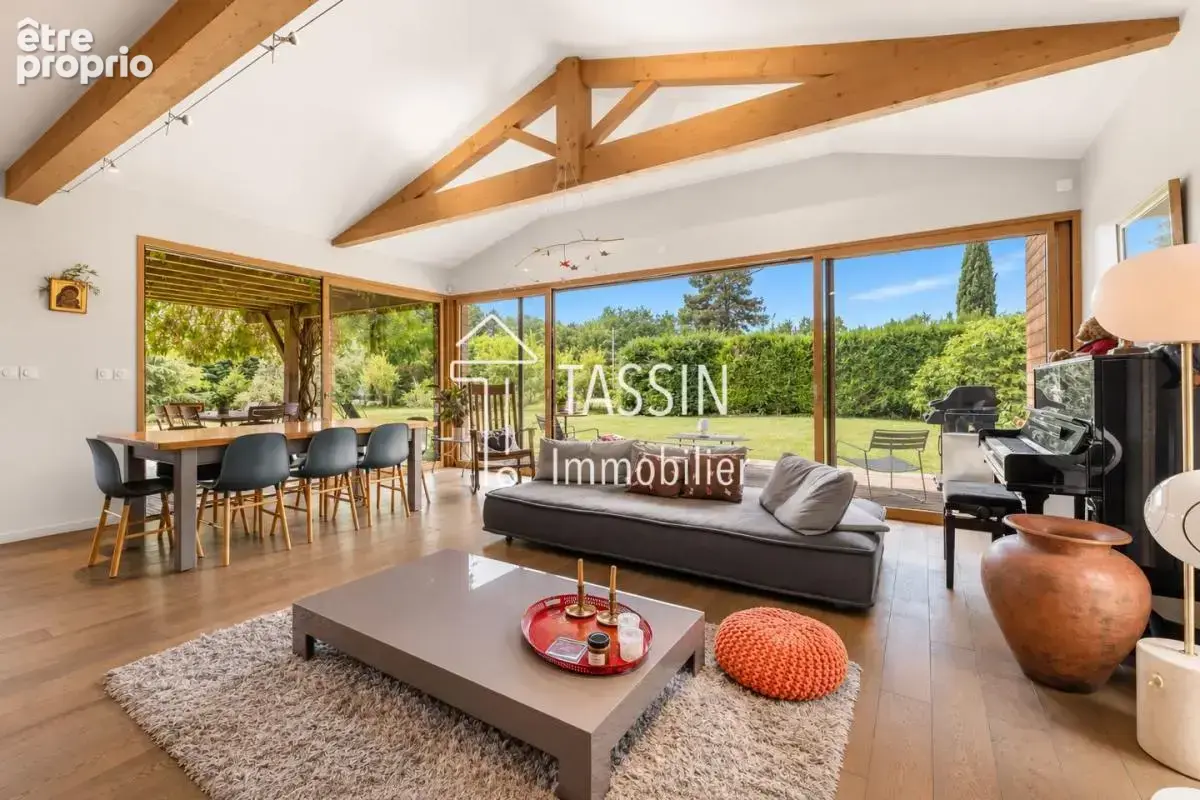 Tassin - Villa d'architecte au cœur d'un écrin de verdure - photo 2